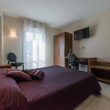 Hotel Holidays & Work 3*